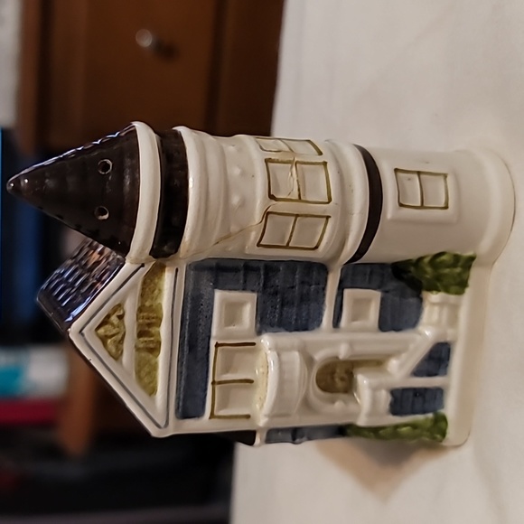 Otagiri Victorian Houses Salt and Pepper Shakers Set Handpainted Vintage Japan - Picture 7 of 14